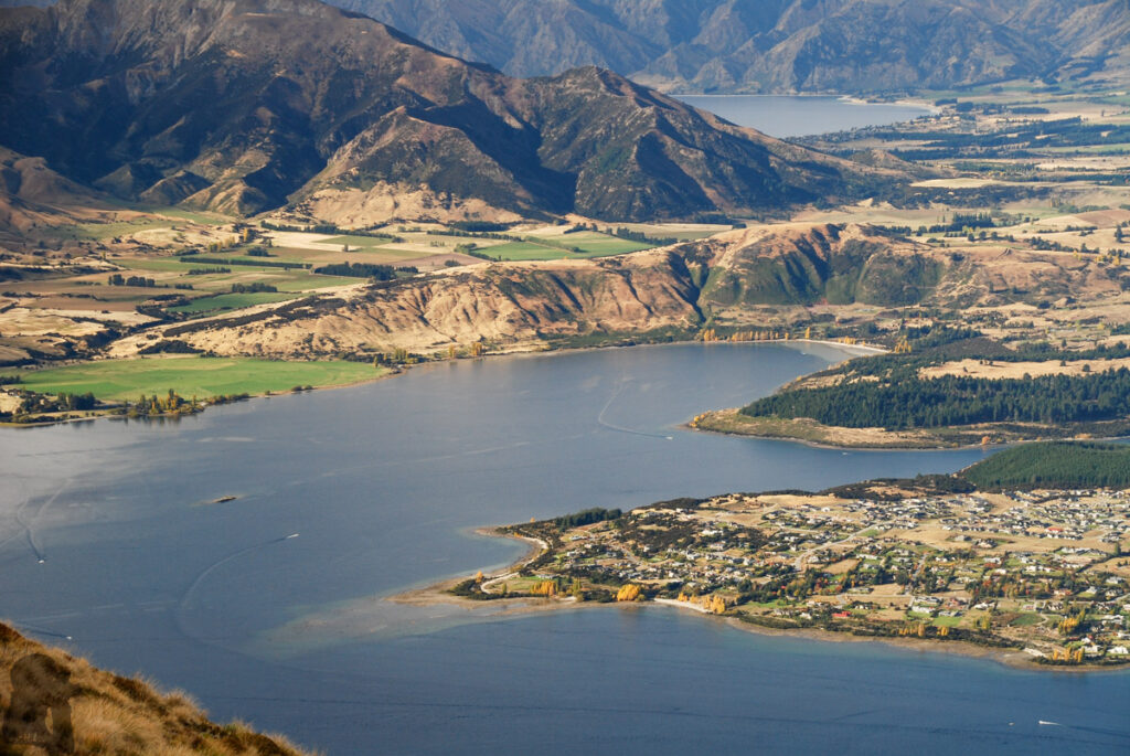 Roys Peak, the Summit with Amazing Scenery over Wānaka that No One Will Forget Lake Wānaka