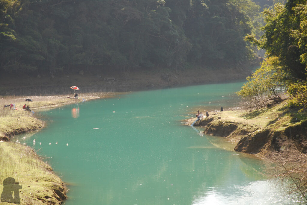 Shihmen Reservoir (石門水庫), Taoyuan, Sightseeing at a Green Water anglers around Shihmen Reservoir (石門水庫)