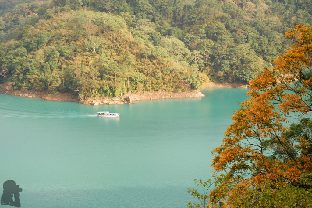 Shihmen Reservoir (石門水庫), Taoyuan, Sightseeing at a Green Water Shihmen Reservoir (石門水庫)