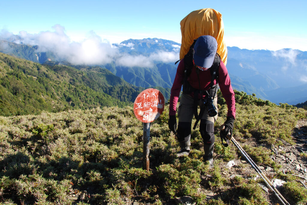 Sinkang Trail (新康橫斷), the Alpine Hike that Traverses Historic Events Sinkang Trail