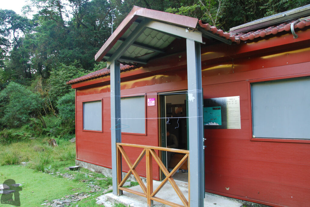 Sinkang Trail (新康橫斷), the Alpine Hike that Traverses Historic Events Baoyat Cabin