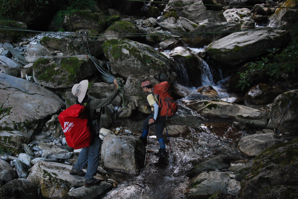 Sinkang Trail (新康橫斷), the Alpine Hike that Traverses Historic Events Batongguan Traversing Trail