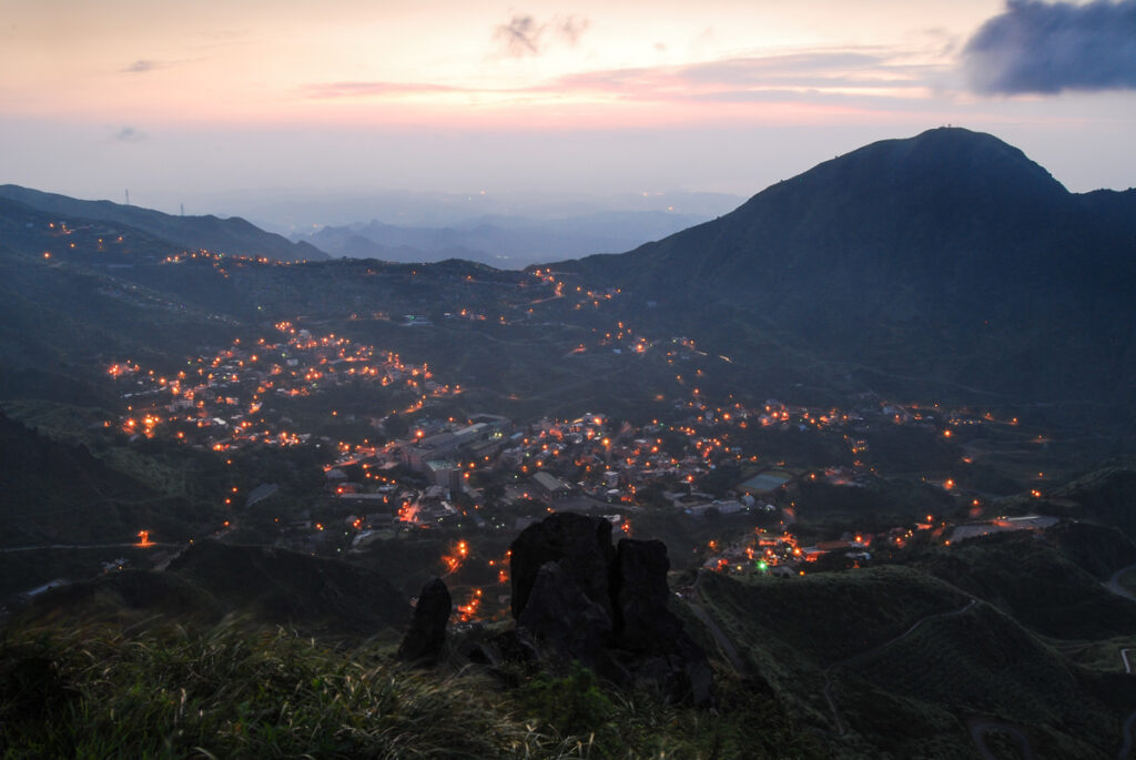 Teapot Mountain (茶壺山), Enjoy the Sweeping Vista of Jinguashi on a Popular Track Jinguashi