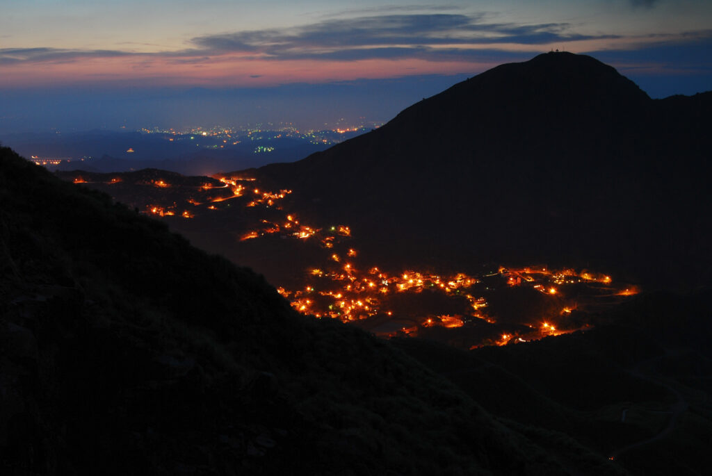 Teapot Mountain (茶壺山), Enjoy the Sweeping Vista of Jinguashi on a Popular Track Jinguashi