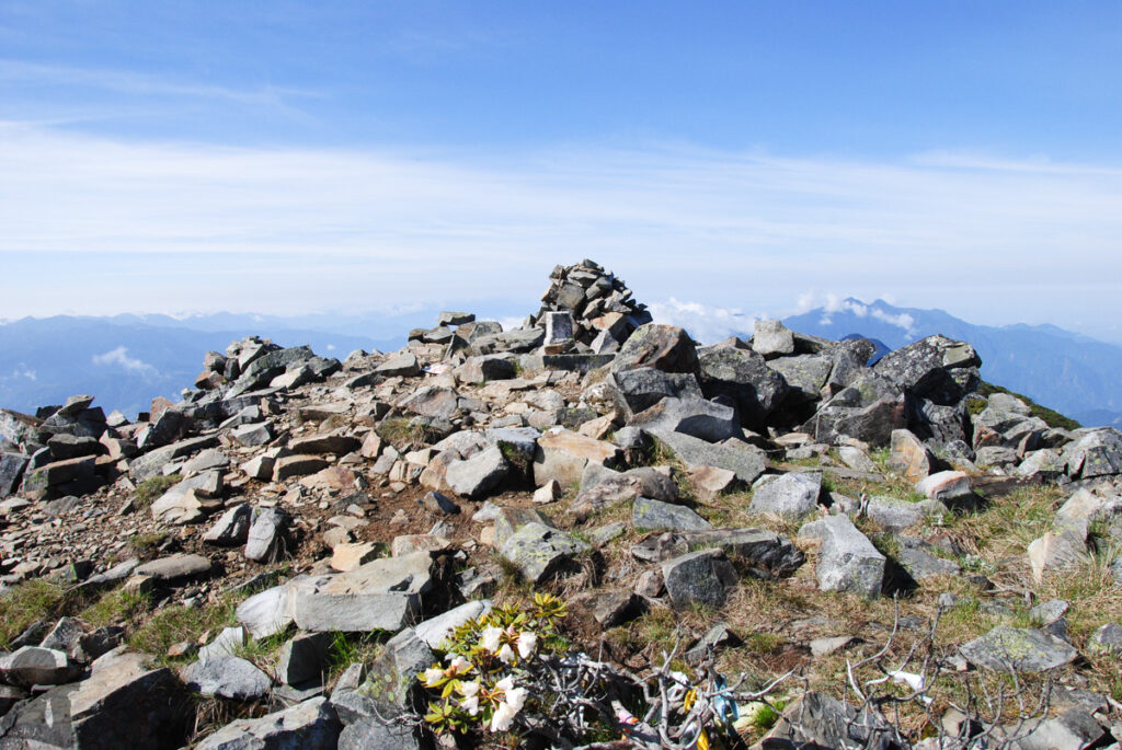 Xuejian Trail (雪劍縱走), Walking on a Prominent Ridge of Snow Mountain Dajianshan
