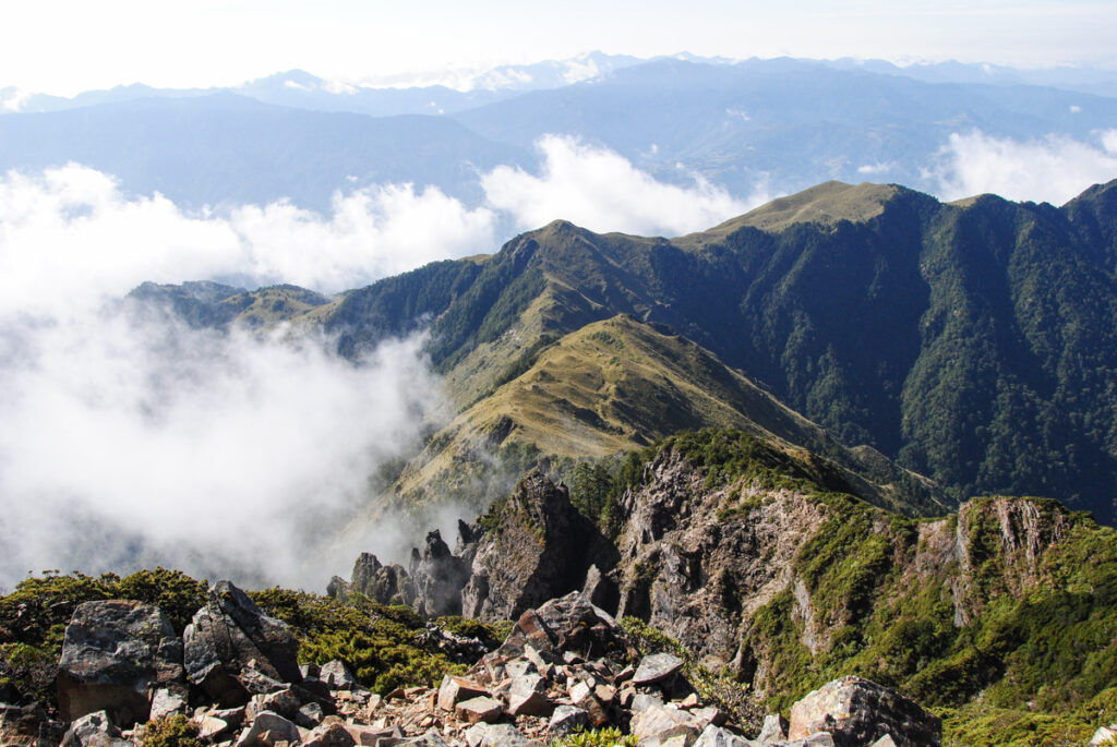 Xuejian Trail (雪劍縱走), Walking on a Prominent Ridge of Snow Mountain Looking toward Jiannanjianshan (劍南尖山) and Youpolanshan