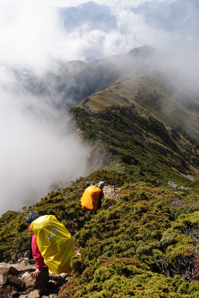 Xuejian Trail (雪劍縱走), Walking on a Prominent Ridge of Snow Mountain Xuejian Trail