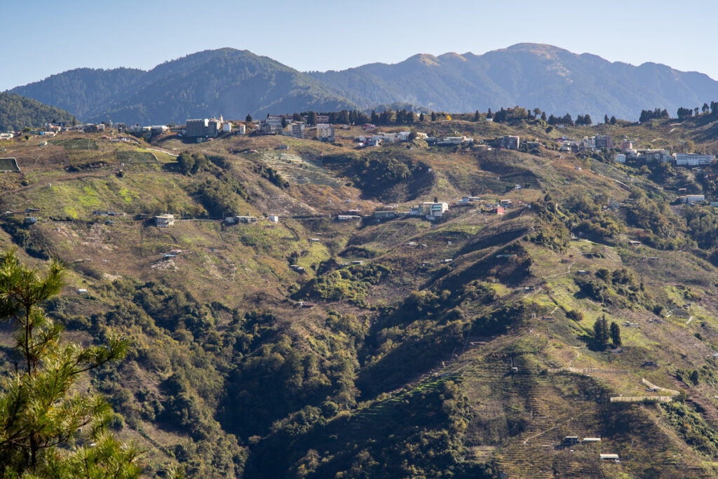 Xuejian Trail (雪劍縱走), Walking on a Prominent Ridge of Snow Mountain Lishan (梨山)