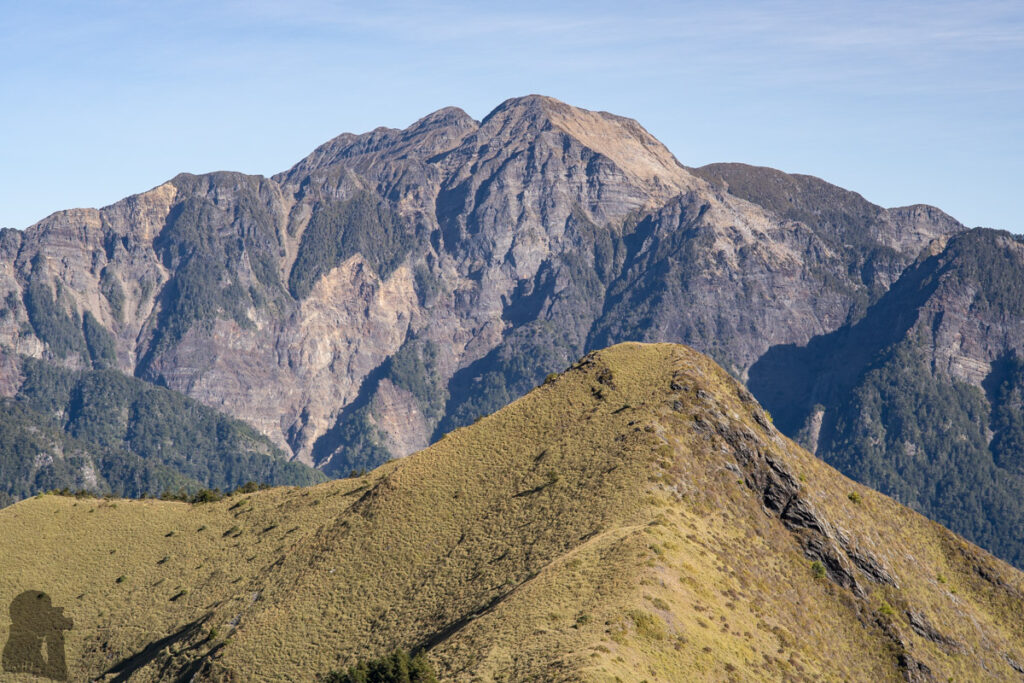 Xuejian Trail (雪劍縱走), Walking on a Prominent Ridge of Snow Mountain Jiannanjianshan and the Xueshan behind it in 2022