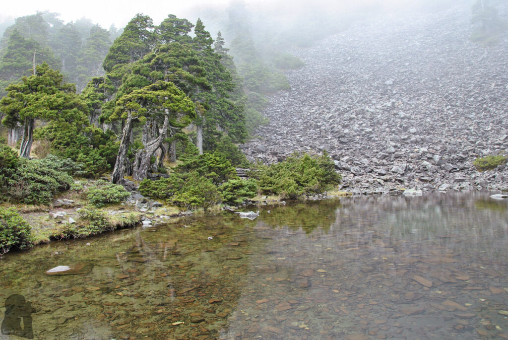 Xuejian Trail (雪劍縱走), Walking on a Prominent Ridge of Snow Mountain Cuei Pond