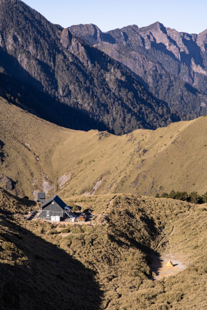 Xuejian Trail (雪劍縱走), Walking on a Prominent Ridge of Snow Mountain Youpolan Cabin