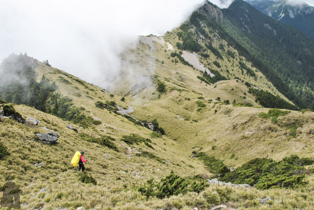 Xuejian Trail (雪劍縱走), Walking on a Prominent Ridge of Snow Mountain Wanmeigu (完美谷) Xuejian Trail