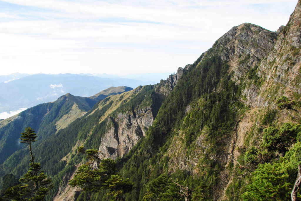 Xuejian Trail (雪劍縱走), Walking on a Prominent Ridge of Snow Mountain Xuejian Trail