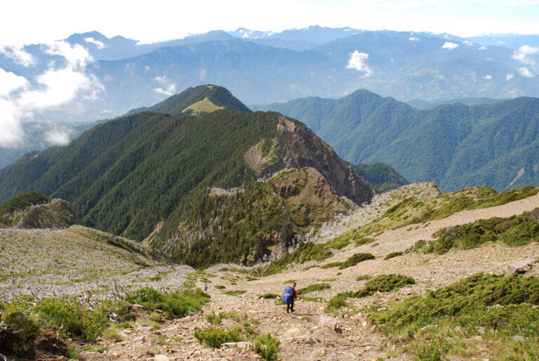 Moving downhill toward Zhijiayangdashan