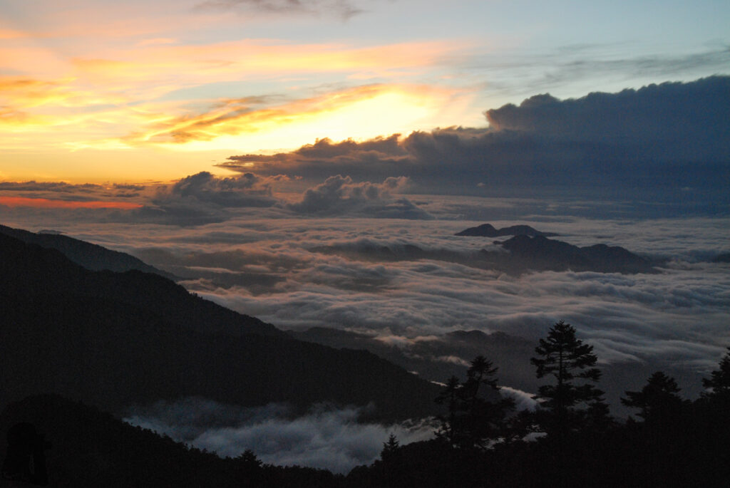 Mt. Bilu - Mt. Yangtou (畢祿羊頭), a Short Alpine Traverse above the Highway Bilushan campsite