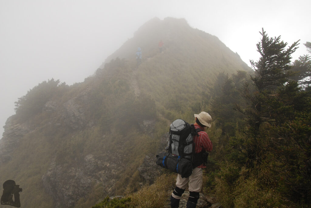 Mt. Bilu - Mt. Yangtou (畢祿羊頭), a Short Alpine Traverse above the Highway Bilushan