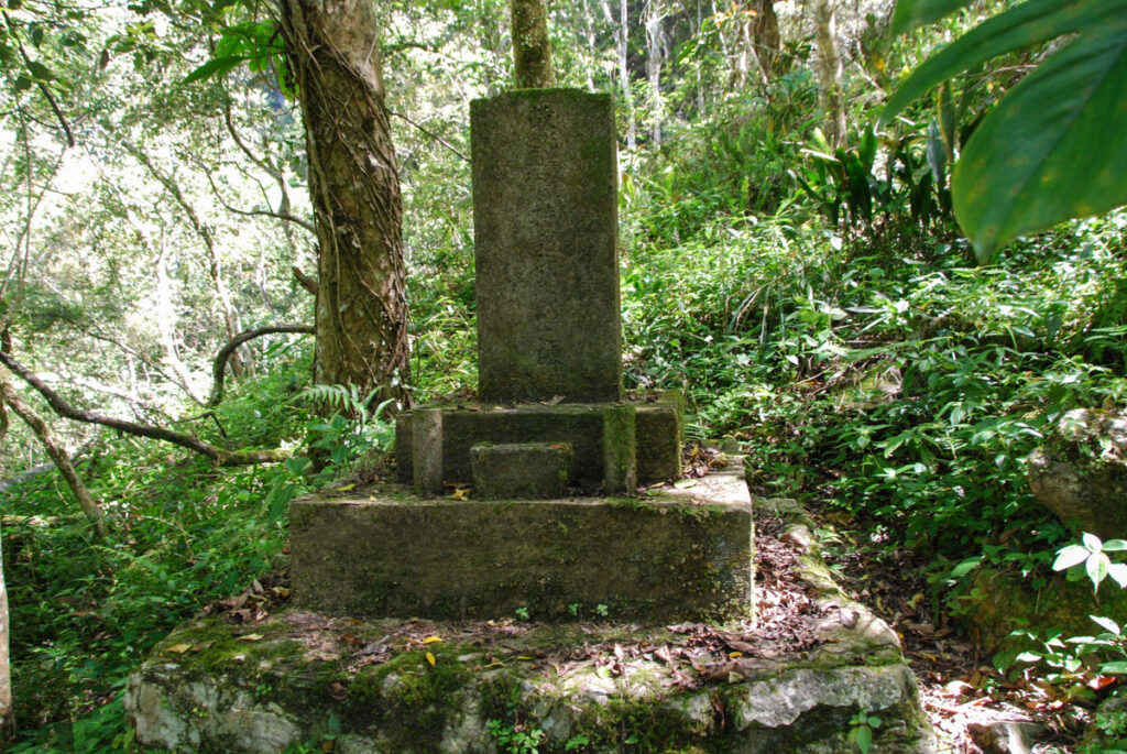 This monument on Zhuilu Old Road
